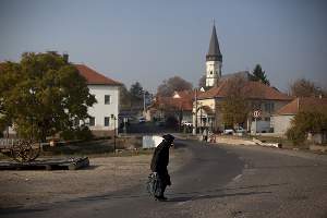 Nombreux habitants du village n'ont aucun mal à dire qu'ils ont voté pour le parti Jobbik ax dernières élections. 

