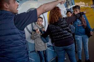 Les jeunes filles prises en flagrant délit n'ont pas eu le temps de voler leur victime.